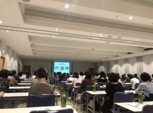 西日本新聞社 会議室でのセミナー中の画像