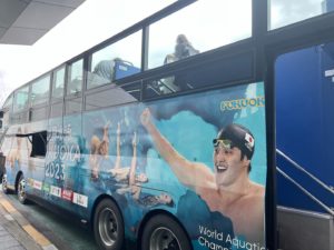 世界水泳FUKUOKA2023仕様のオープントップバス